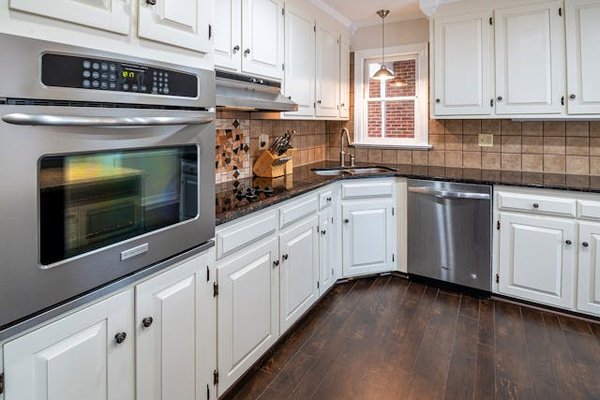 Top Space-Saving Drawer Organizers for Compact UK Kitchens